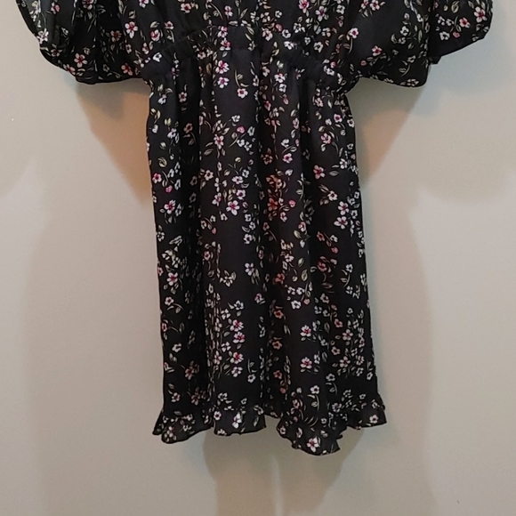 Floral-Print Off-Shoulder dress - Picture 2 of 3
